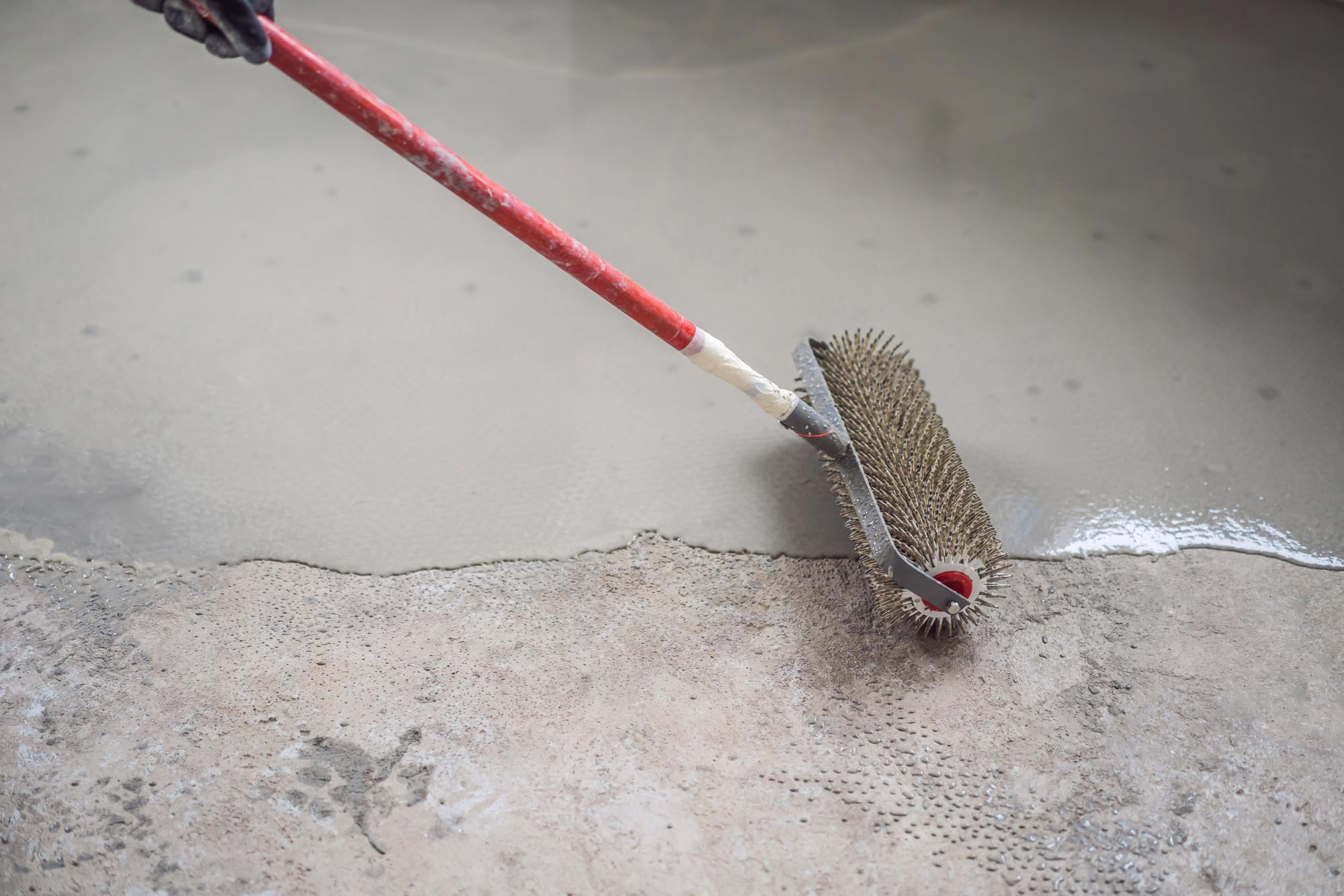 Pose de chape en neuf ou rénovation, support prêt à carreler